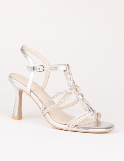 Una Healy Dancin in Dark